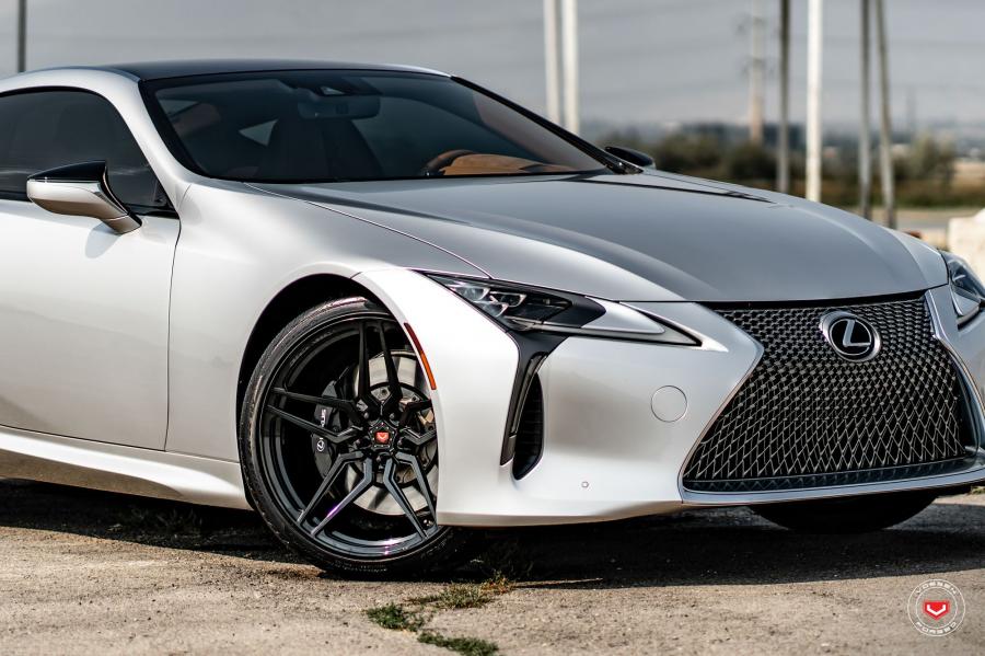 Детали экстерьера Lexus LC500 on Vossen Wheels (M-X1) 2018 года  (фото 5 из 19)